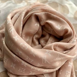 LV scarf